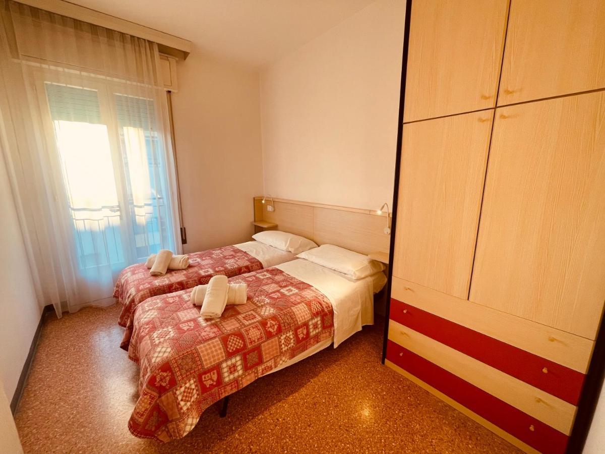 App4Rent Saturno 4 - Family Apartment, Wifi, Parking Lido di Jesolo Exteriör bild
