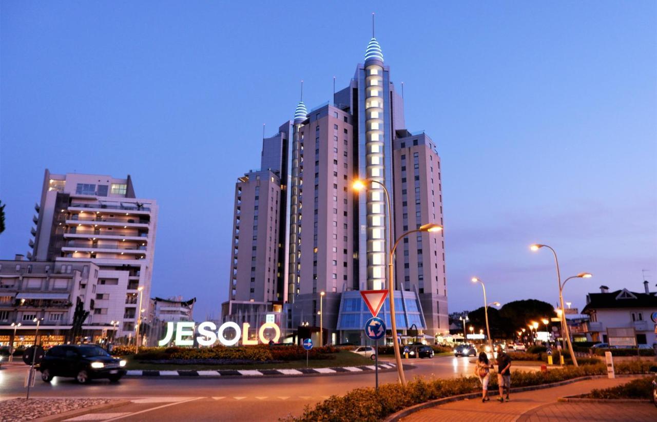 App4Rent Saturno 4 - Family Apartment, Wifi, Parking Lido di Jesolo Exteriör bild