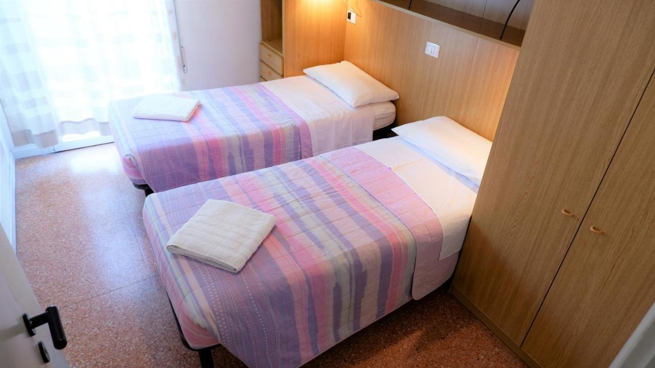 App4Rent Saturno 4 - Family Apartment, Wifi, Parking Lido di Jesolo Exteriör bild