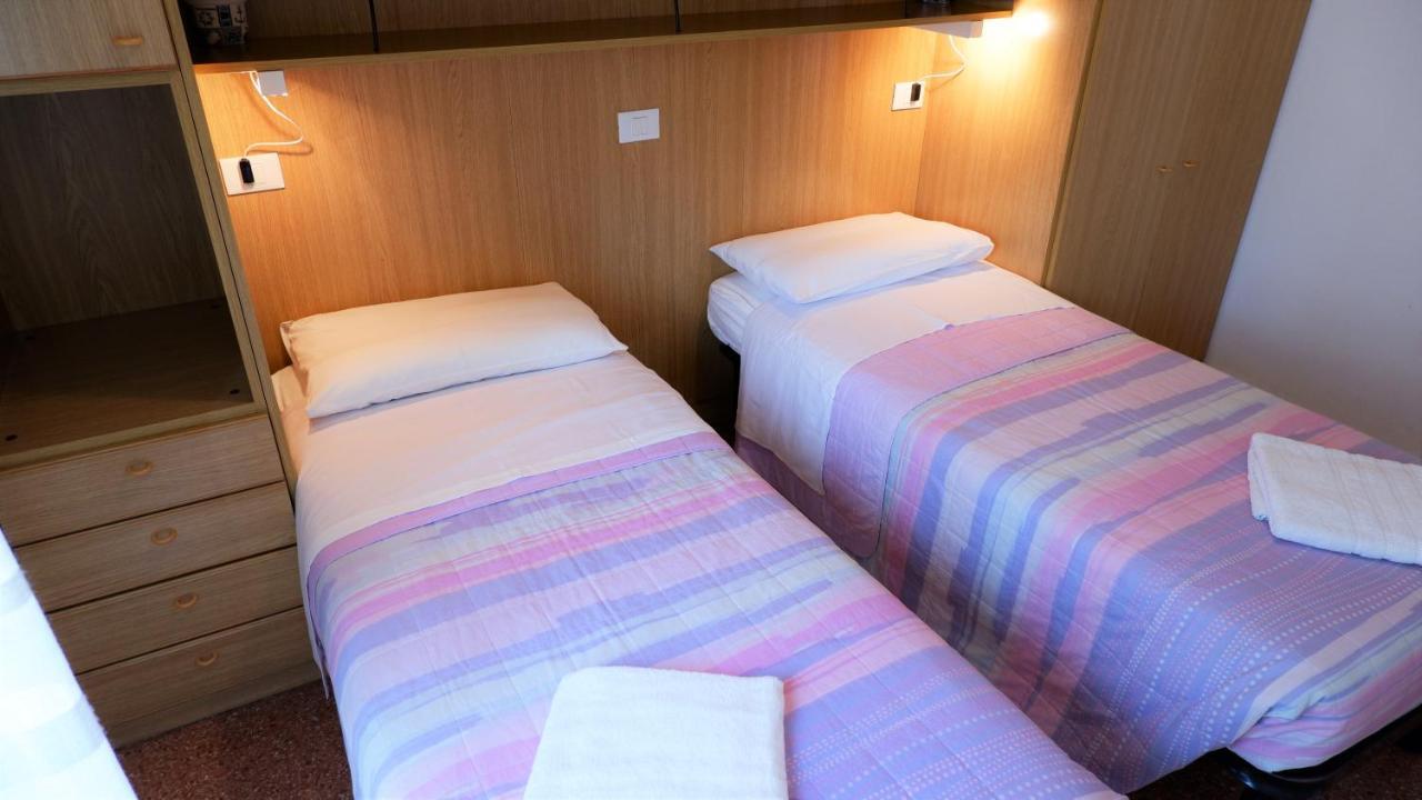 App4Rent Saturno 4 - Family Apartment, Wifi, Parking Lido di Jesolo Exteriör bild